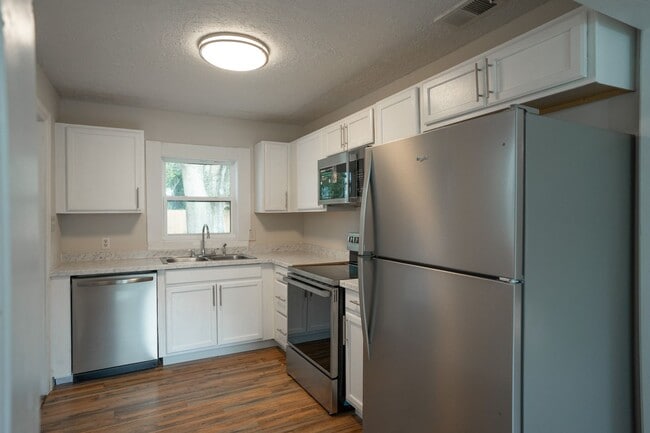 Building Photo - 2001 Hiram Rd