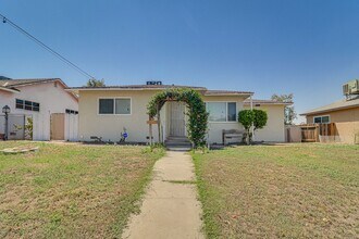 Building Photo - Newly Remodeled East Side Home!