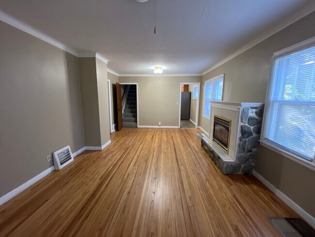 Building Photo - 4 bedroom, 2 bathroom home in the peaceful community of Mahtomedi access to White Bear Lake