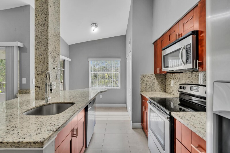 Building Photo - 2810 N Oakland Forest Dr