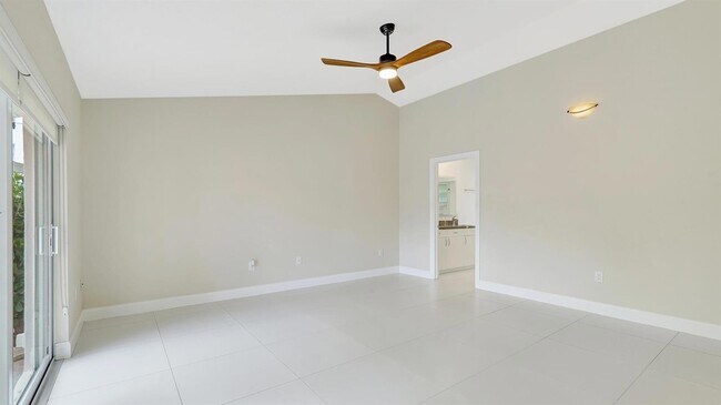 Building Photo - 1412 NE 53rd Ct