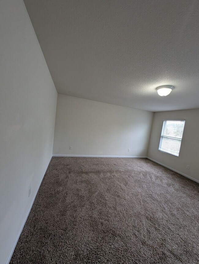 Building Photo - 204 Valleyside Dr NE