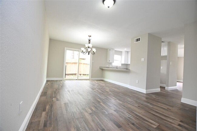 Building Photo - Stunningly Renovated 2-Bedroom Home with M...