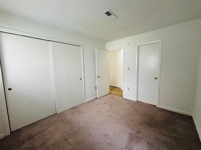 Building Photo - 833 Claytor Square