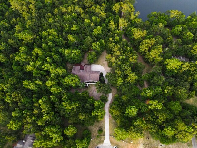 Building Photo - 2626 Blue Lake Dr