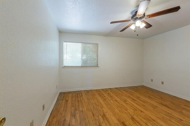 Building Photo - 2703 Cypress Ln