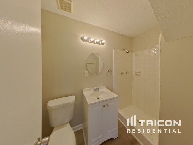 Building Photo - 2561 Falcon Ridge Dr SW