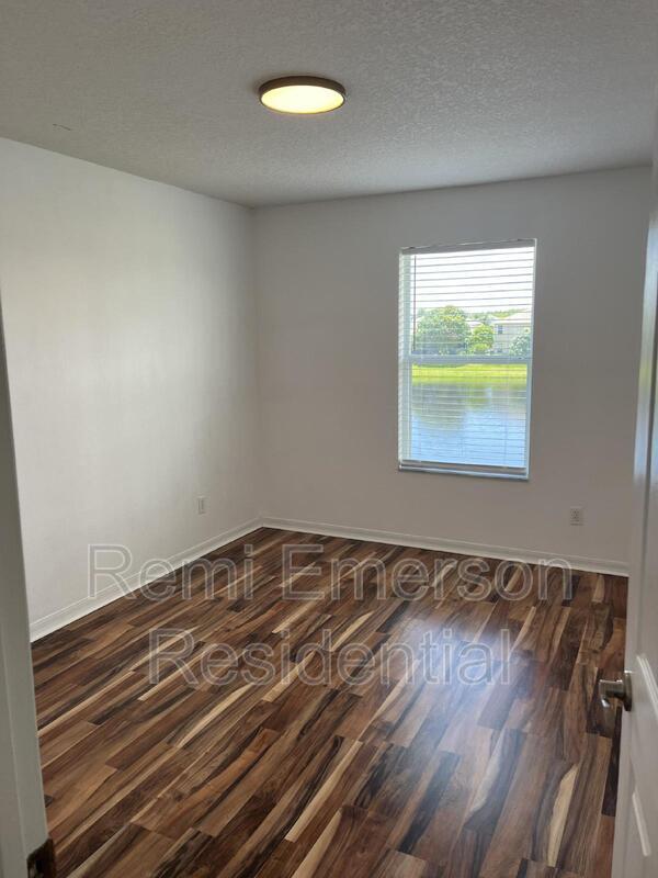 Building Photo - 13500 Applerose Ln