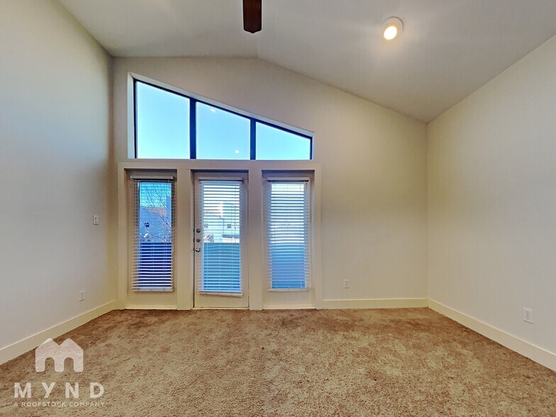 Building Photo - 2046 Tuam St