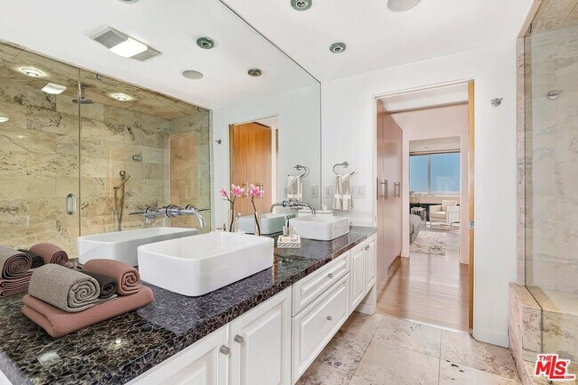 Building Photo - 2222 Ave of the Stars