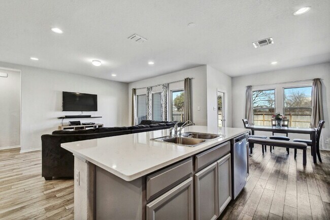 Building Photo - Spacious 4-Bedroom Rental in Trails at Culebra with Community Amenities