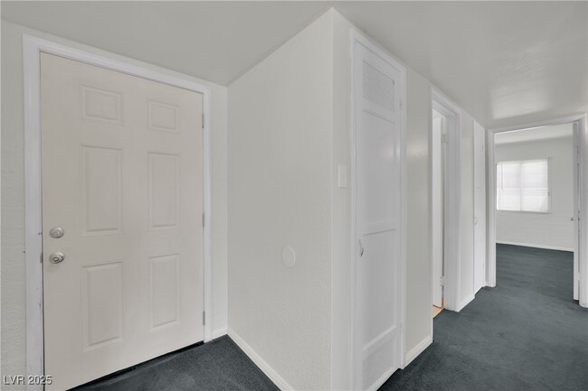 Building Photo - 2016 Linden Ave