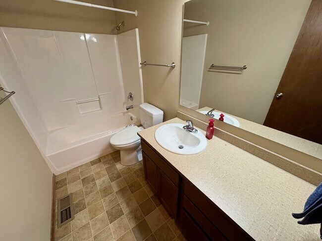 Building Photo - Redmond Home