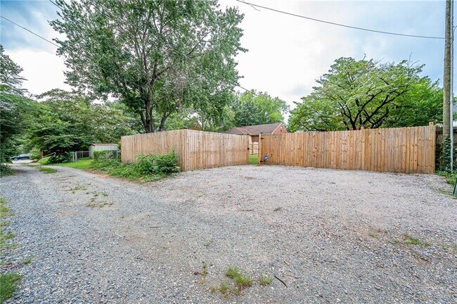 Building Photo - 4106 Grove Ave