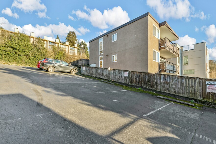 Building Photo - 2034 14th Ave W