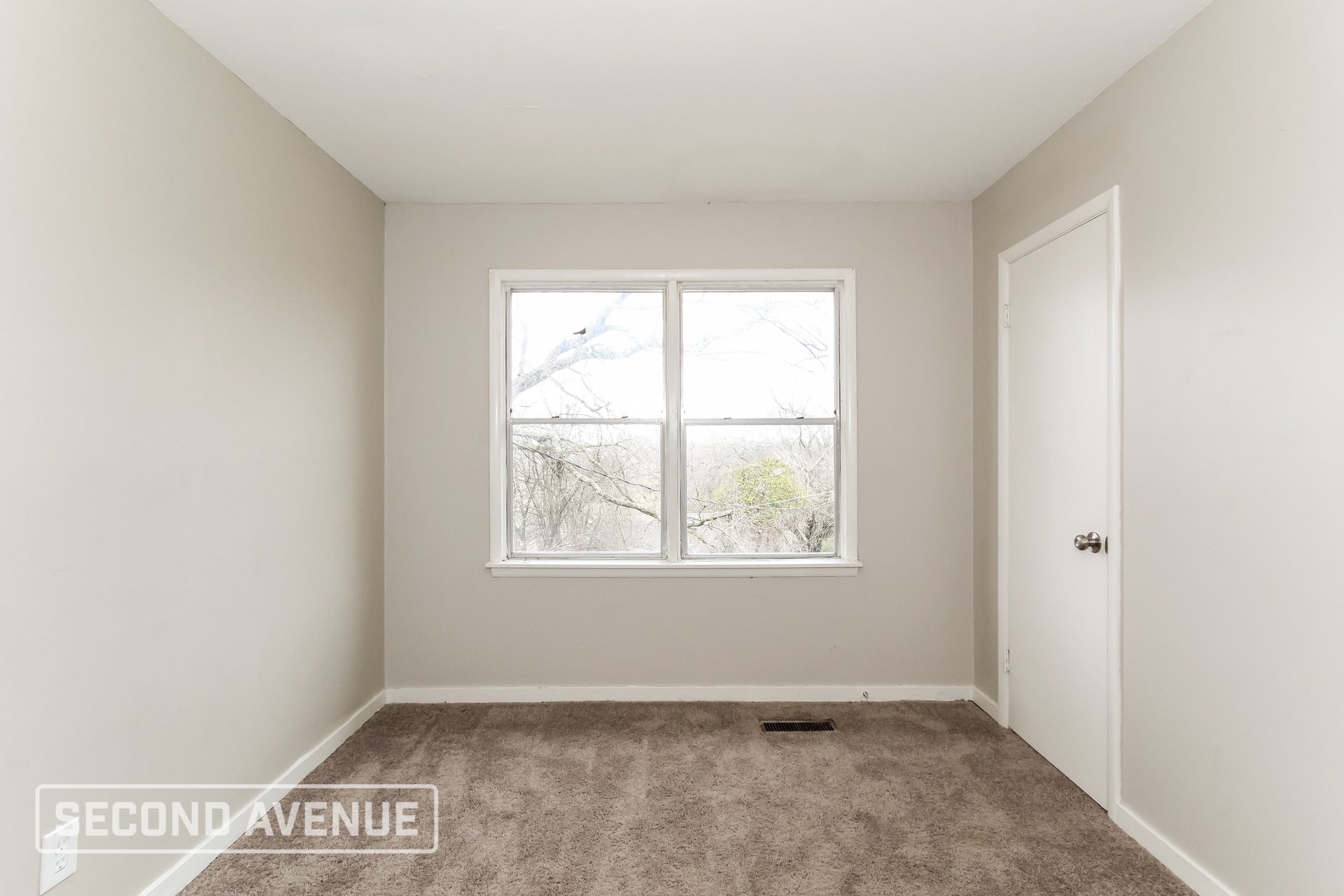 Building Photo - 1924 Portage Ave