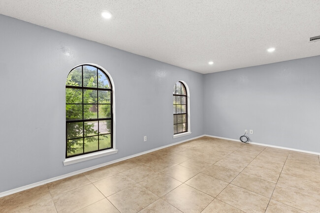 Building Photo - 228 Laredo Dr