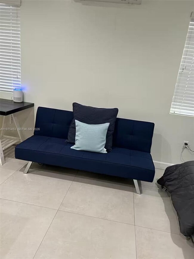 Building Photo - 245 NE 33rd St