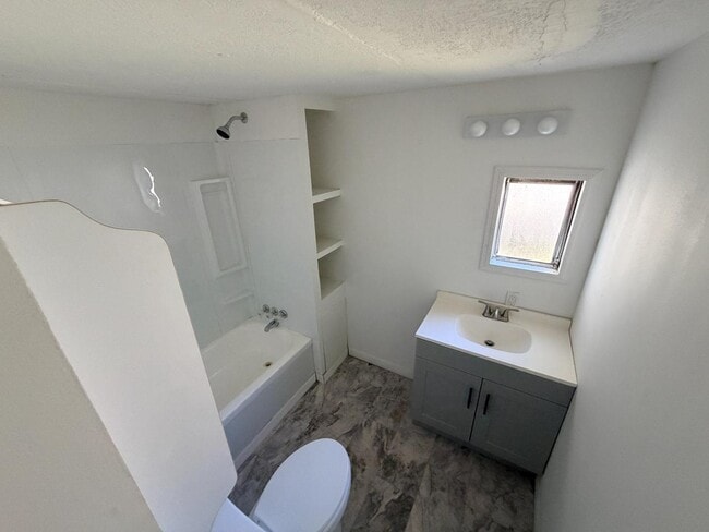 Building Photo - 2545 Park Dr