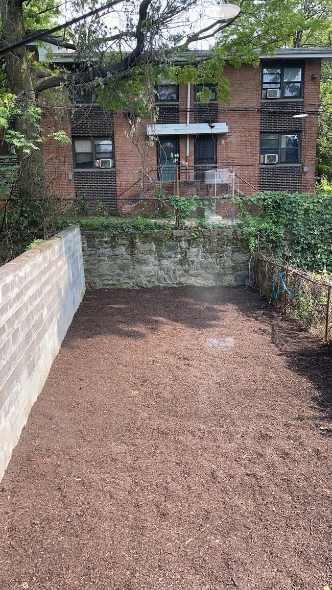 Building Photo - 2036 Church Ln