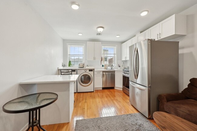 Building Photo - 240.5 South St