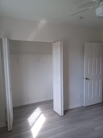Building Photo - 3/2.5 Townhouse in a Family Friendly Community with Amenities Galore