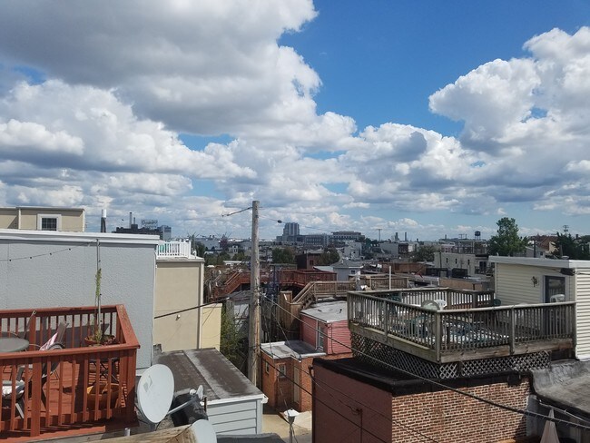 Building Photo - 413 Gittings St