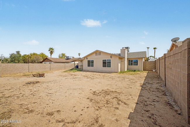 Building Photo - 932 W Libra Dr