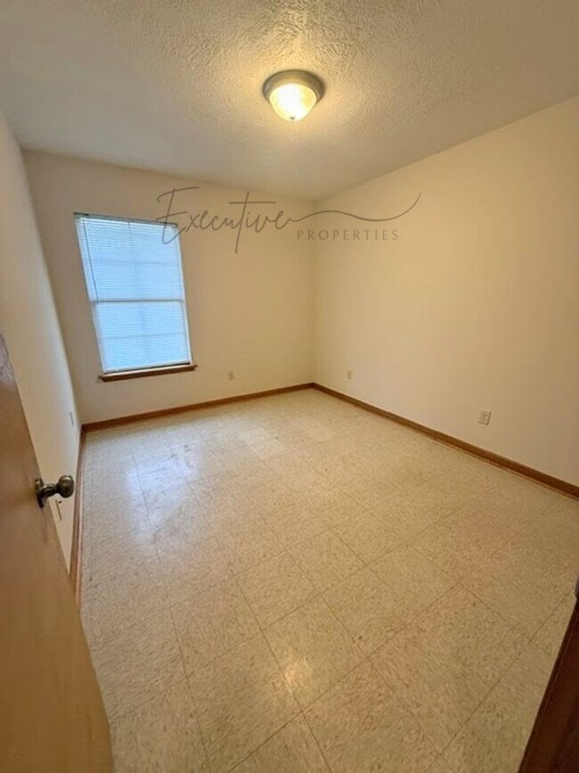 Building Photo - 2208 N Malcolm St