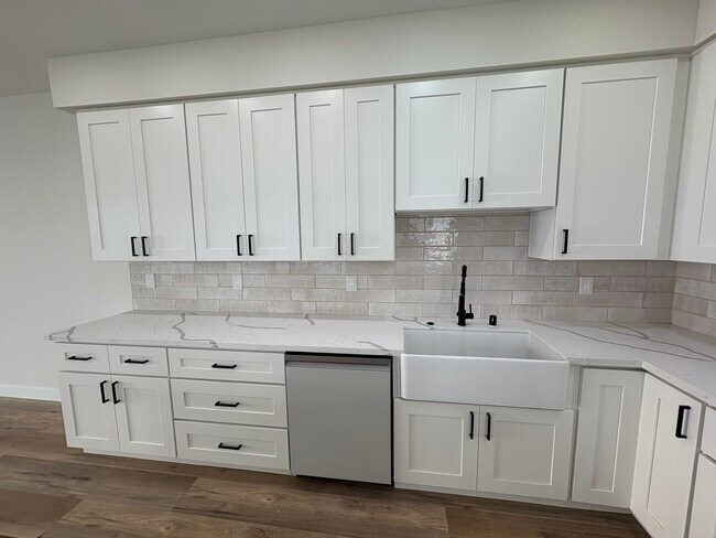 Building Photo - 258 Donax Ave