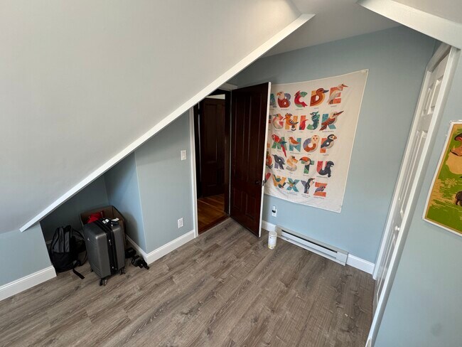 Building Photo - 211 Holland St