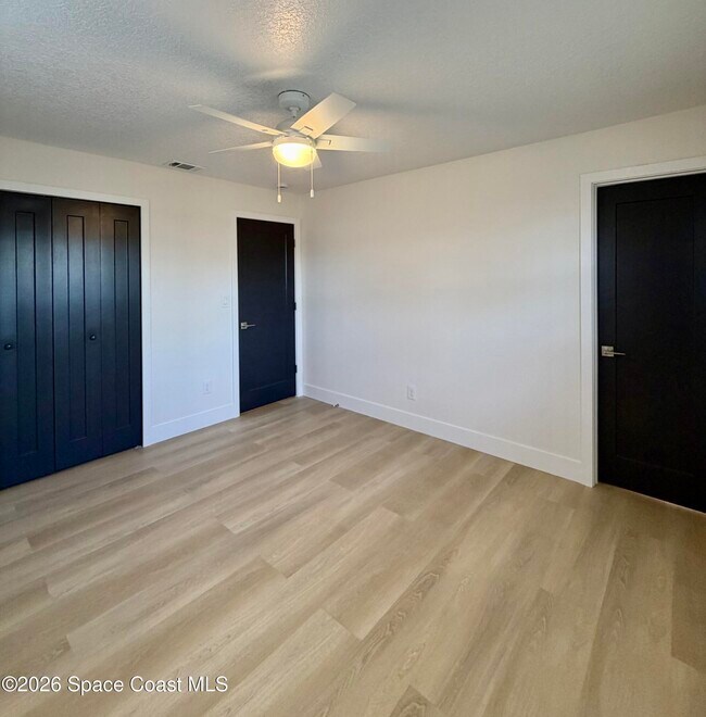 Building Photo - 557 Chantilly Dr