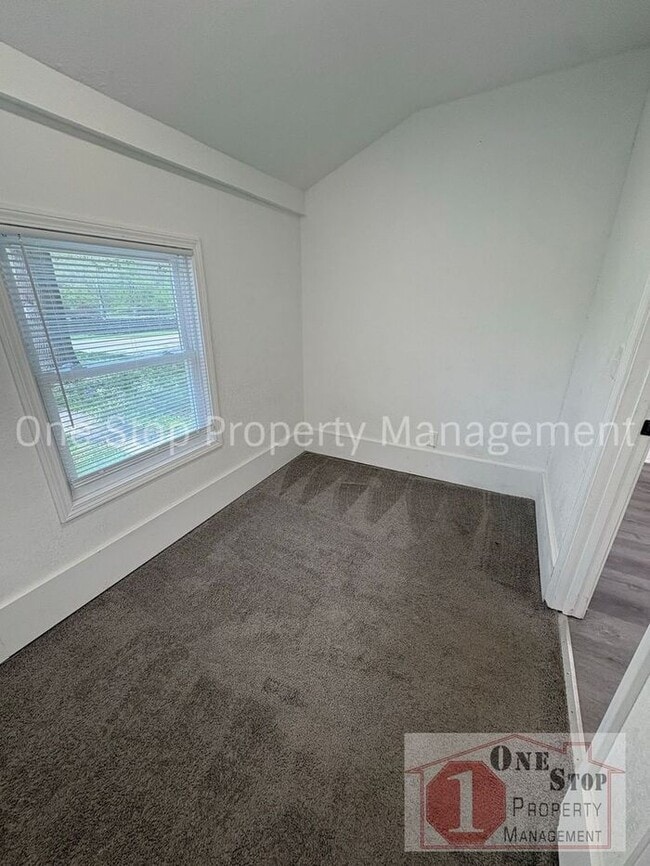 Building Photo - Gorgeous 4 Bedroom, 2 Bath in Independence!