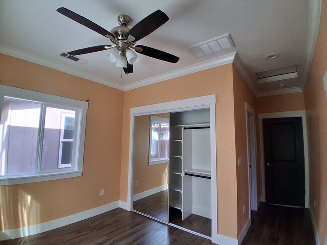 Building Photo - 2112 Eicher Ave