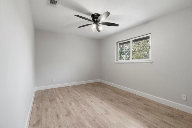 Building Photo - 2401 Lehigh Dr