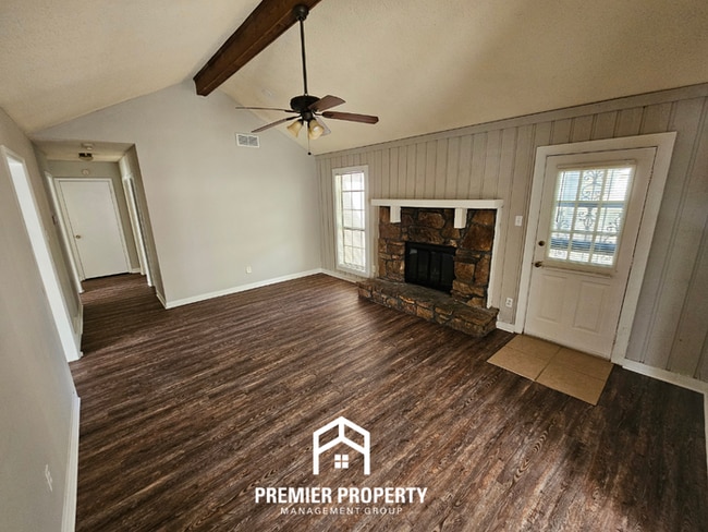 Building Photo - Modern 3BR/2BA Memphis Home | Vaulted Ceilings, Hardwood Floors & Dual Dining