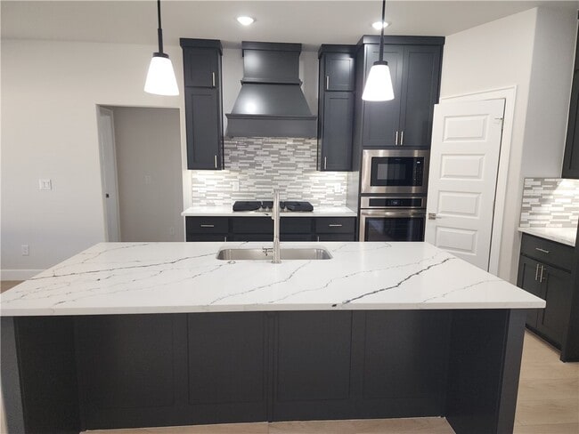 Building Photo - 2700 SW Blustery Dr