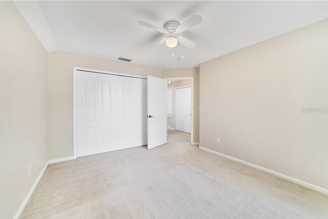 Building Photo - Stunning 5/2.5 Spacious Home with a 3 Car ...