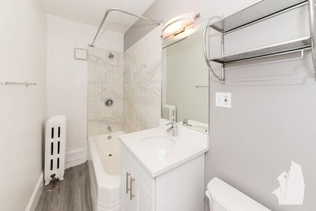 Building Photo - 2 bedroom in Chicago IL 60657