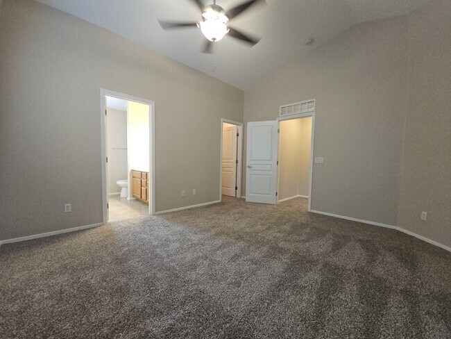 Building Photo - 2569 E Silversmith Trail