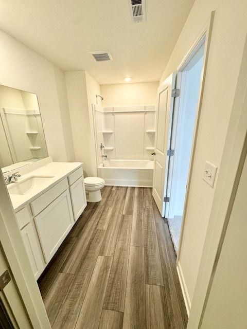 Building Photo - 502 Robson Dr