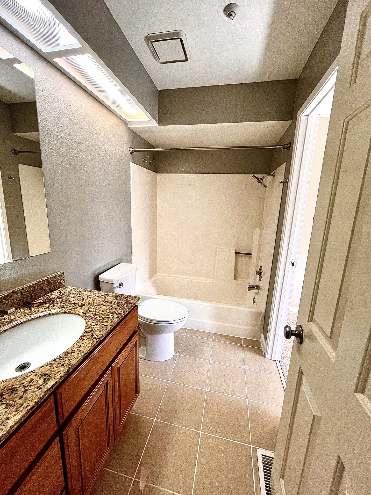 Building Photo - 2625 Oak Rd