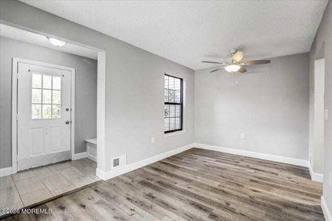 Building Photo - 306 Larkspur Ln