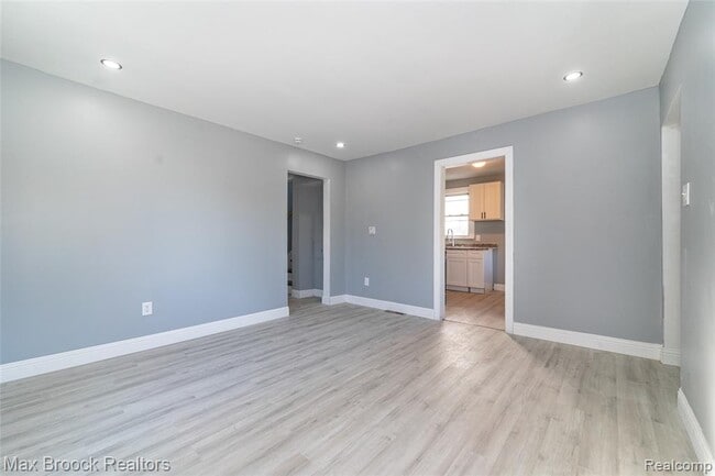 Building Photo - 9327 Schaefer Hwy