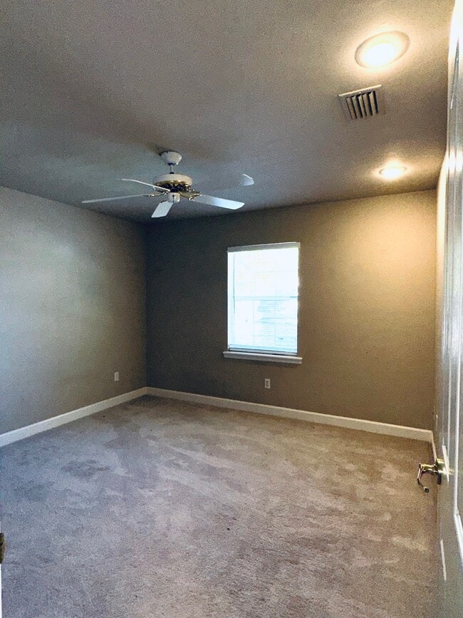 Building Photo - 10947 Palmetto Blvd