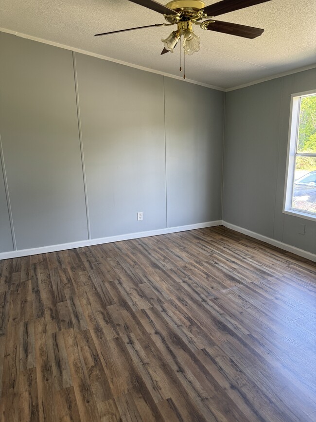 Building Photo - 712 House St