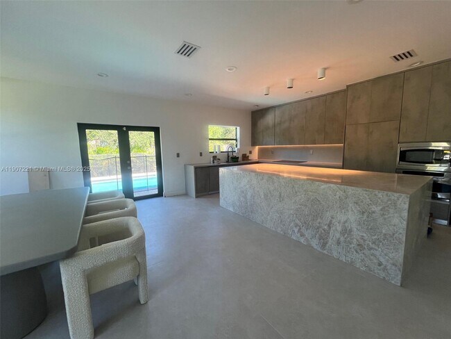 Building Photo - 12790 SW 91 Ave