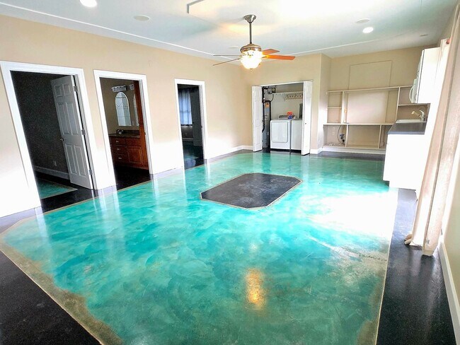 Building Photo - 272 Halenani Dr