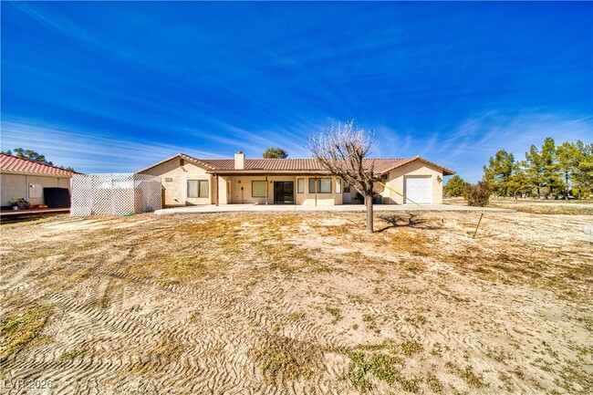 Building Photo - 3011 Pebble Beach Ave