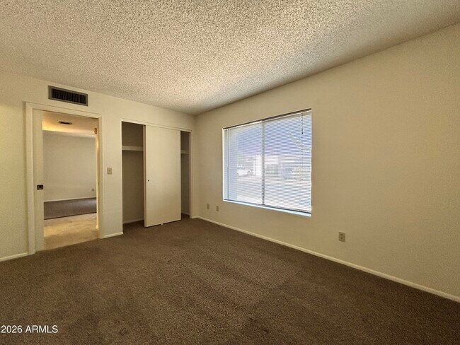 Building Photo - 1032 E Villa Maria Dr